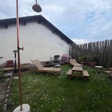 Levoasi 4 - Garden, Jacuzzi&sauna Escape Apartamento