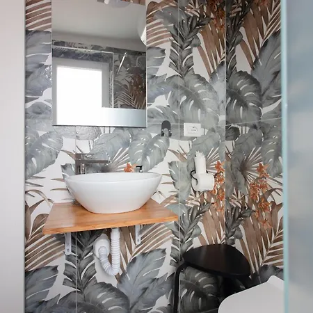 Levoasi 4 - Garden, Jacuzzi And Sauna Escape Apartment