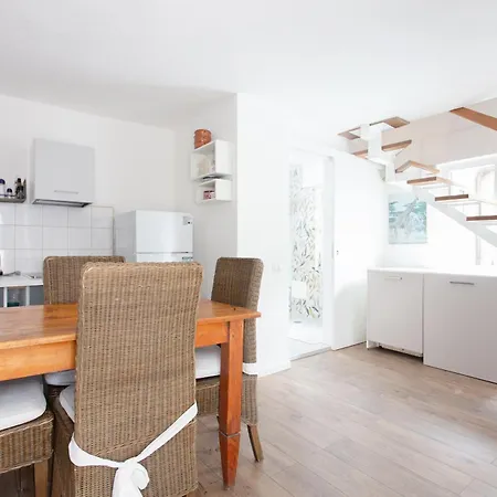 Levoasi 4 - Garden, Jacuzzi And Sauna Escape Apartment